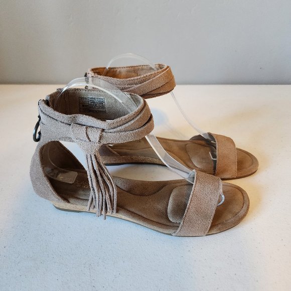 Koolaburra Wedge "EUC" - Picture 6 of 14